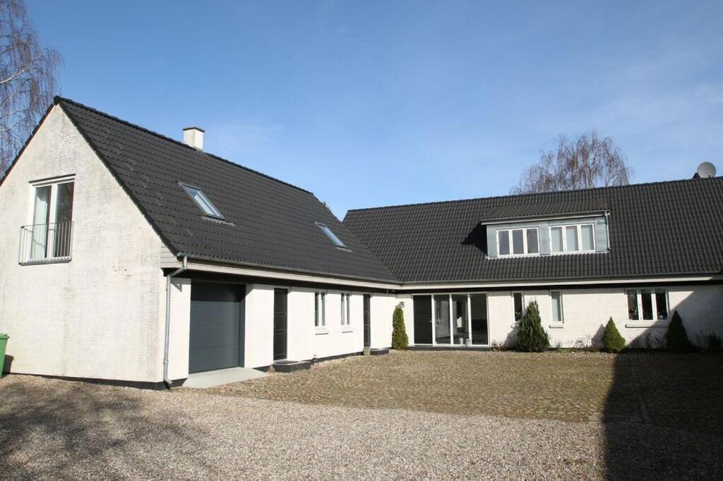 Stenbrogard Harlev Stationsby Exterior photo